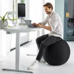 pro-tischgestell-mit-person-und-ball