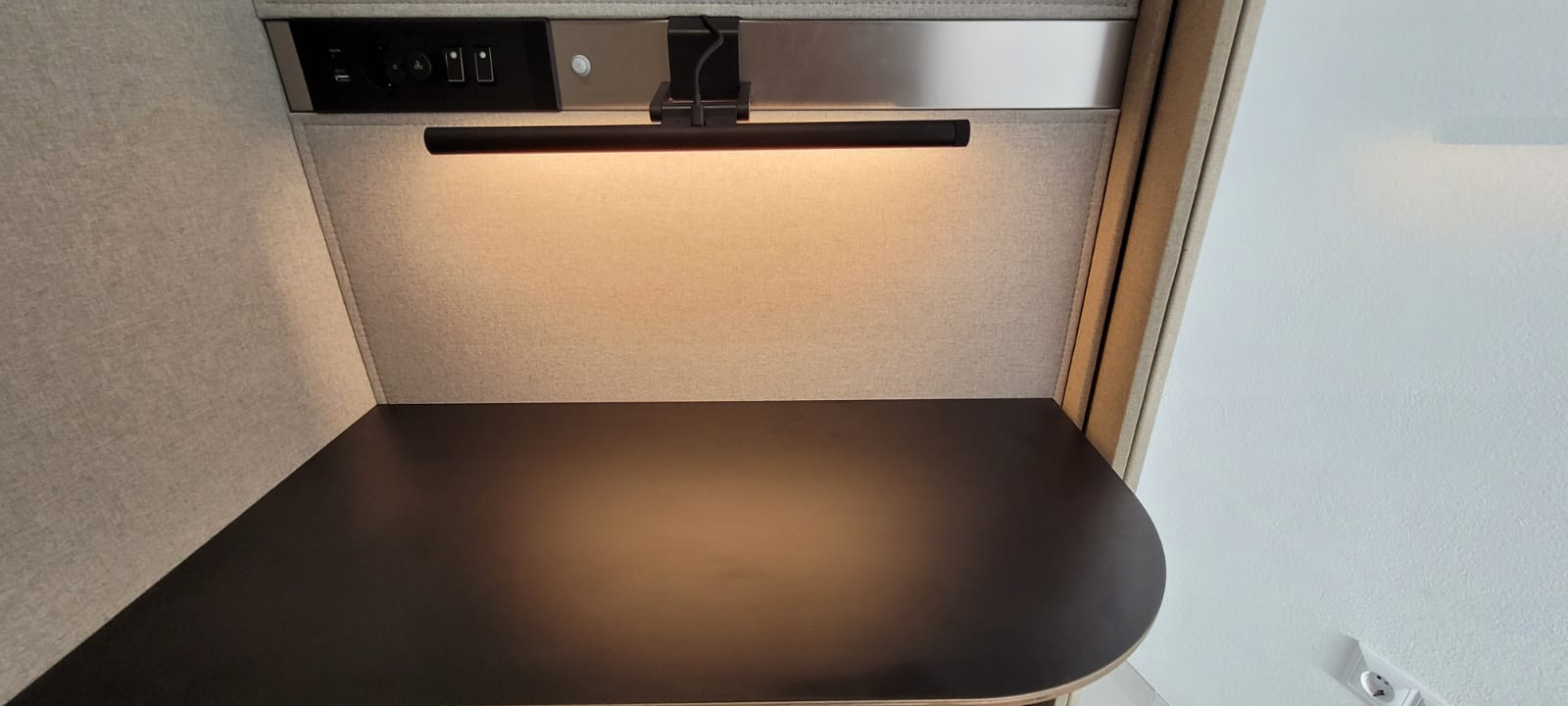 Akustikkabine-Tischleuchte